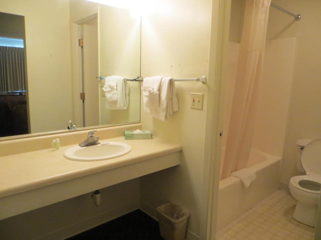 Waterfront Inn Mackinaw City Oda fotoğraf
