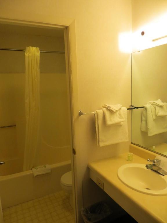 Waterfront Inn Mackinaw City Oda fotoğraf