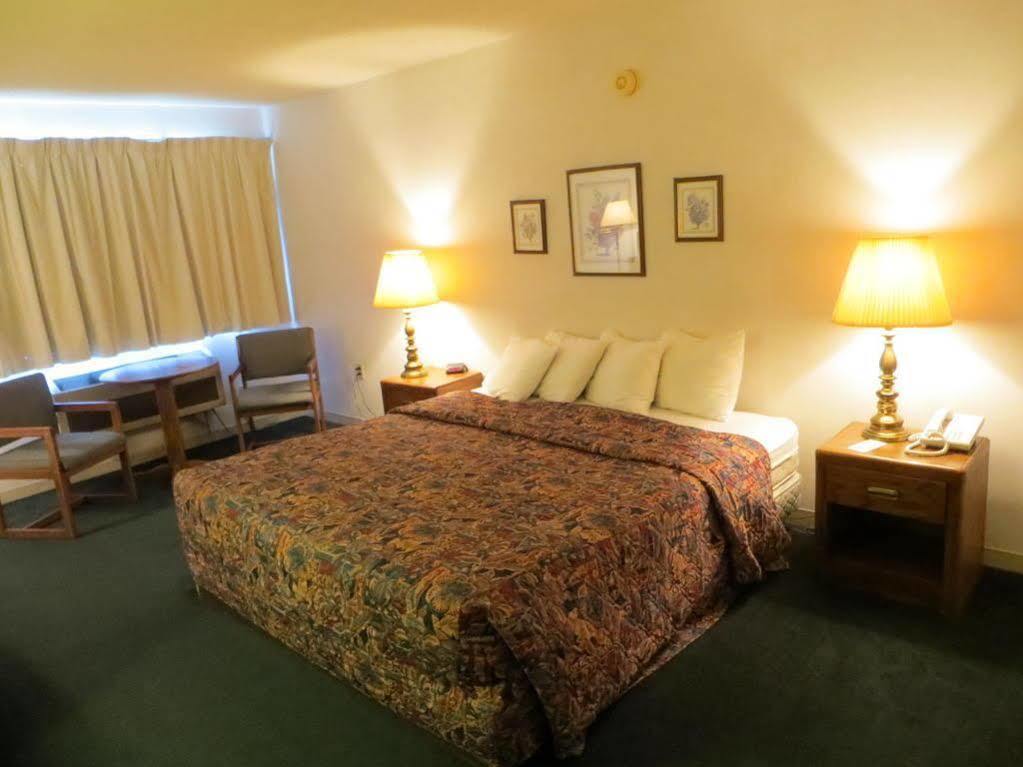 Waterfront Inn Mackinaw City Dış mekan fotoğraf
