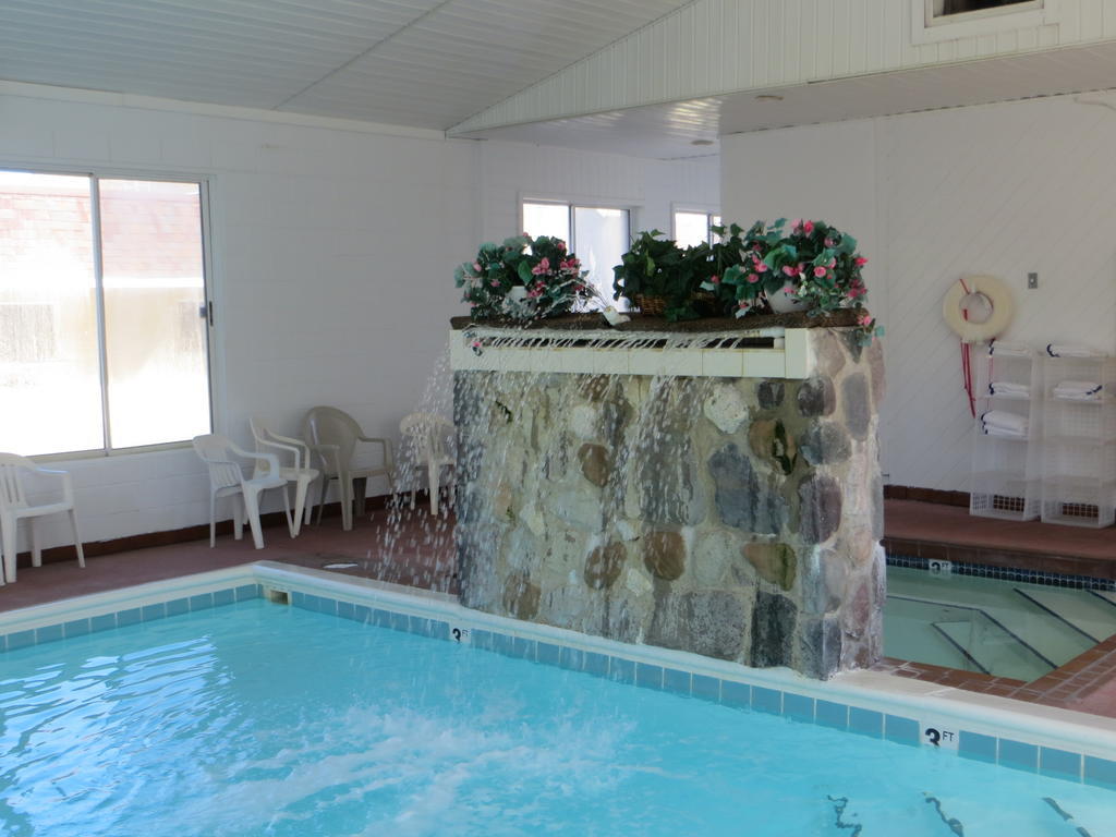 Waterfront Inn Mackinaw City Dış mekan fotoğraf